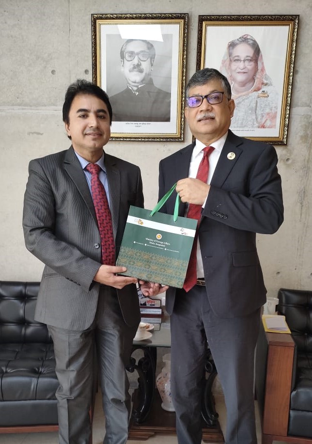 Mr. Masud Bin Momen, Foreign Secretary  of MoFA, handed over a Gift to Mr. Md. Golam Rahman, Director General of Mission Audit Directorate.